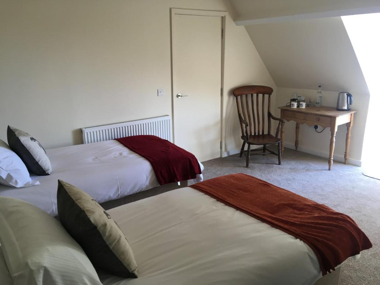 The Old Spotted Cow Bed and Breakfast Marston Meysey Exterior foto