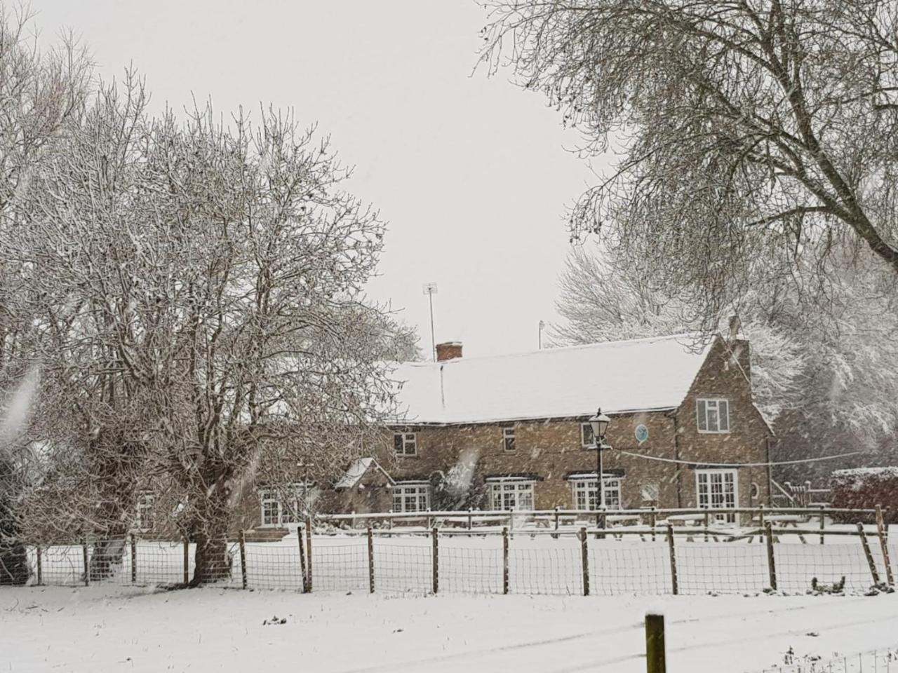 The Old Spotted Cow Bed and Breakfast Marston Meysey Exterior foto