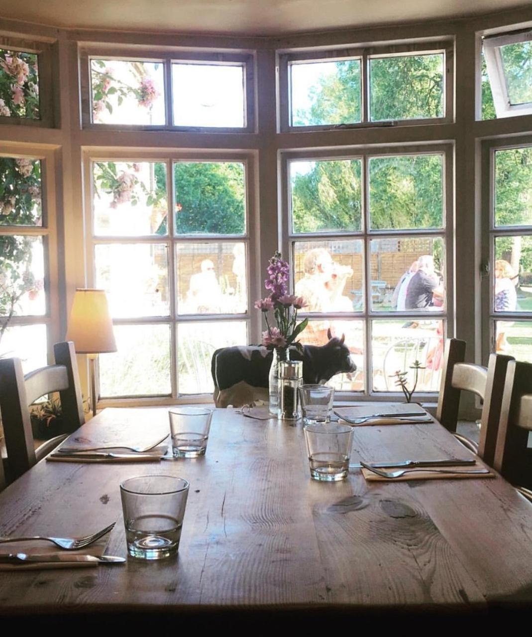 The Old Spotted Cow Bed and Breakfast Marston Meysey Exterior foto